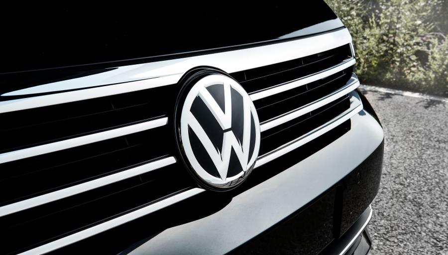 Логотип Volkswagen Magotan (B8L) 2016 года  (фото 33 из 38)